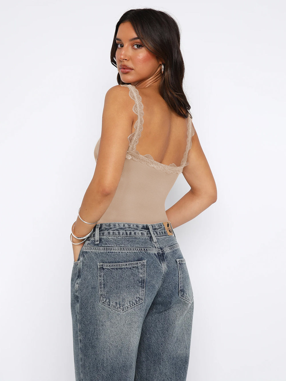 Damen Spitzen-Cami-Top mit verstellbaren Trägern und dekorativem Design Heidi-Mode