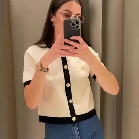 Damen kurzärmlige Strickjacke mit dekorativen Knöpfen und aufgesetzten Taschen Heidi-Mode