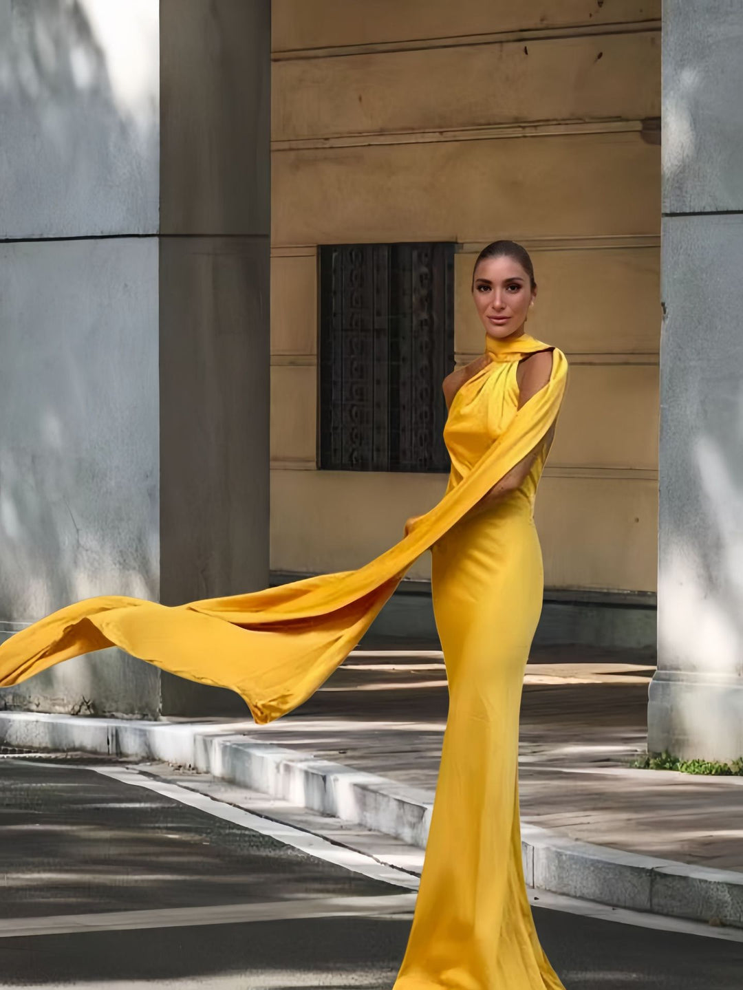 Damen Elegantes und fließendes Abendkleid mit asymmetrischem Ausschnitt Heidi-Mode