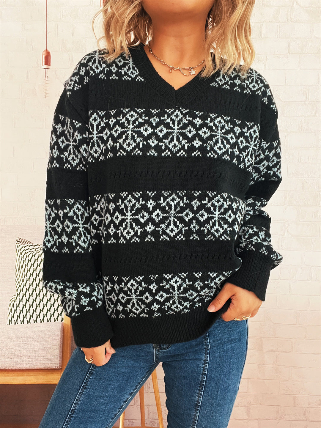 Damen Strickpullover im nordischen Muster mit tiefem V-Ausschnitt Heidi-Mode