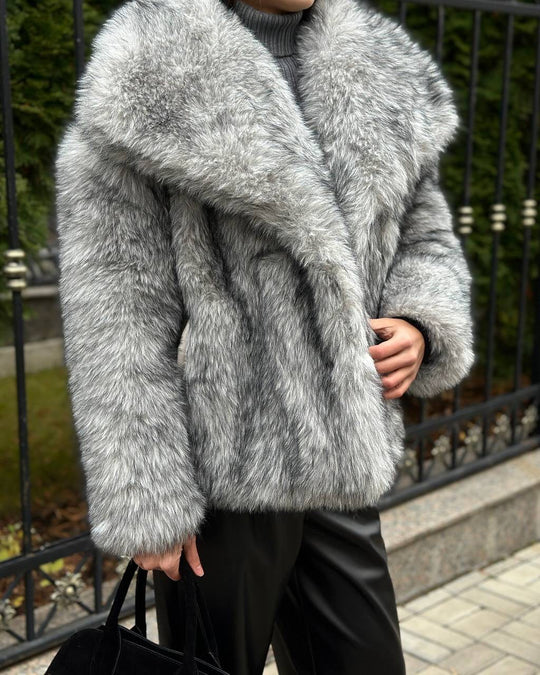 Damen elegante Kunstfelljacke mit voluminösem Kragen und verschließbaren Taschen Heidi-Mode