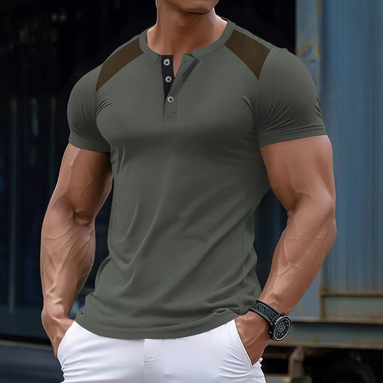 Herren Poloshirt mit strukturiertem Henley-Ausschnitt und Kontrastdetails Heidi-Mode