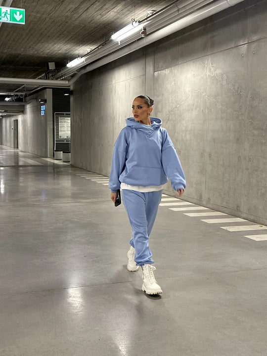 Damen gemütlicher Oversized Hoodie mit intuitivem Kordelzug und passender Jogginghose Heidi-Mode