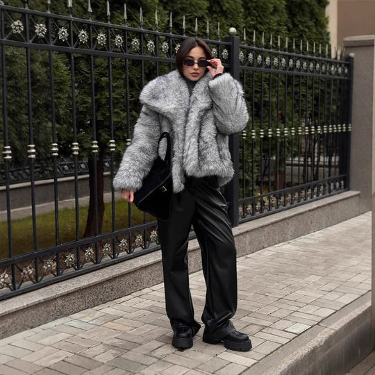 Damen elegante Kunstfelljacke mit voluminösem Kragen und verschließbaren Taschen Heidi-Mode