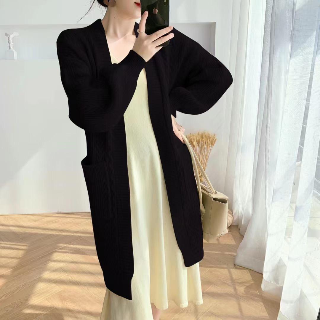 Damen Grobstrick Cardigan mit tiefen Taschen und elegantem Zopfdesign Heidi-Mode