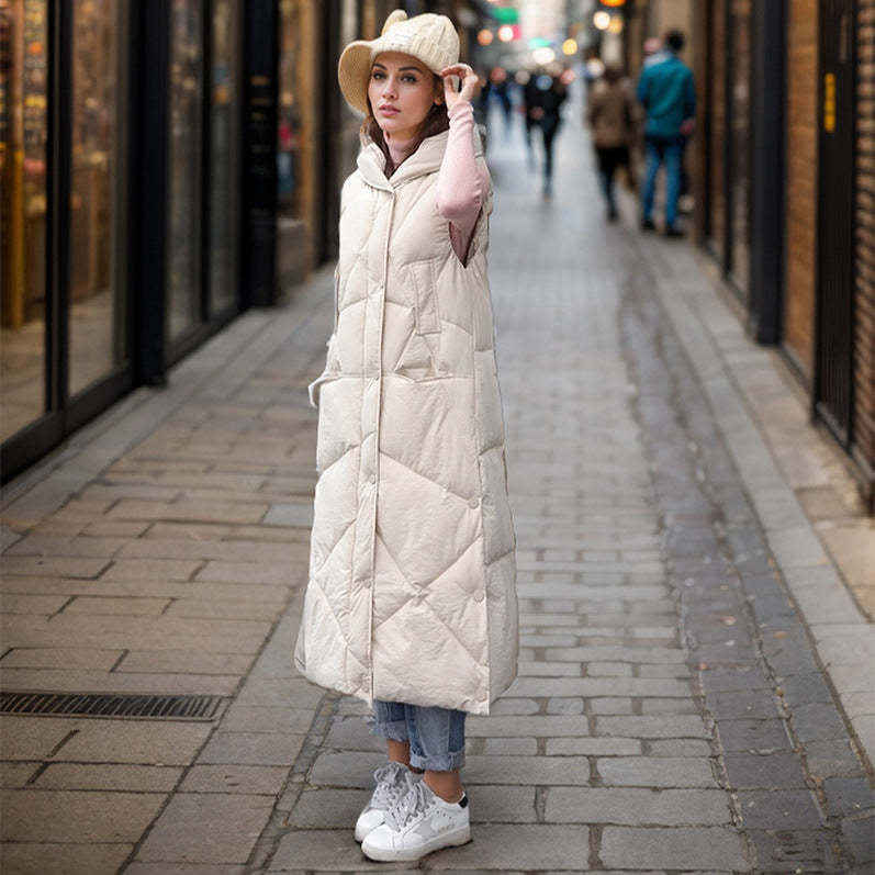 Damen gesteppte lange Weste mit isolierender Kapuze und praktischen Taschen Heidi-Mode