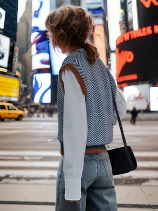 Damen Strickpullover mit V-Ausschnitt und modernem Zickzackmuster Heidi-Mode