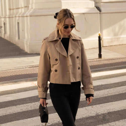 Damen modische Cropped-Trenchjacke mit doppelter Knopfleiste und verstellbaren Ärmeln Heidi-Mode