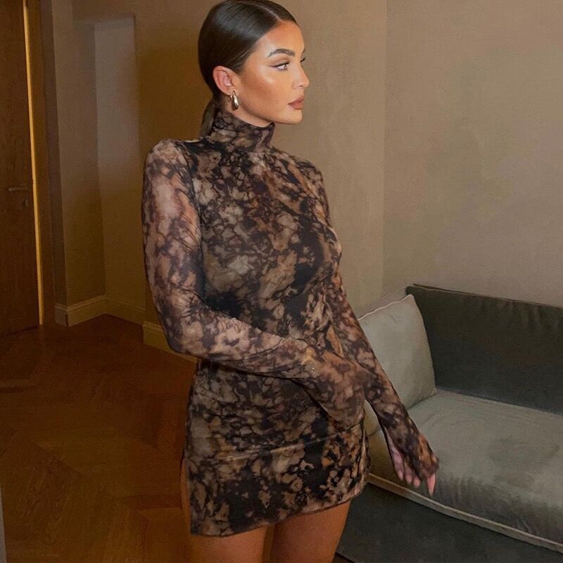 Damen Figurumspielendes Minikleid mit Spitzeneinsätzen und hohem Schlitz Heidi-Mode