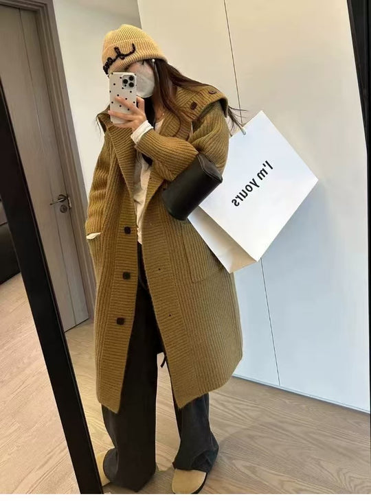 Damen Grobstrickjacke mit voluminösem Schnitt und dekorativen Knöpfen Heidi-Mode