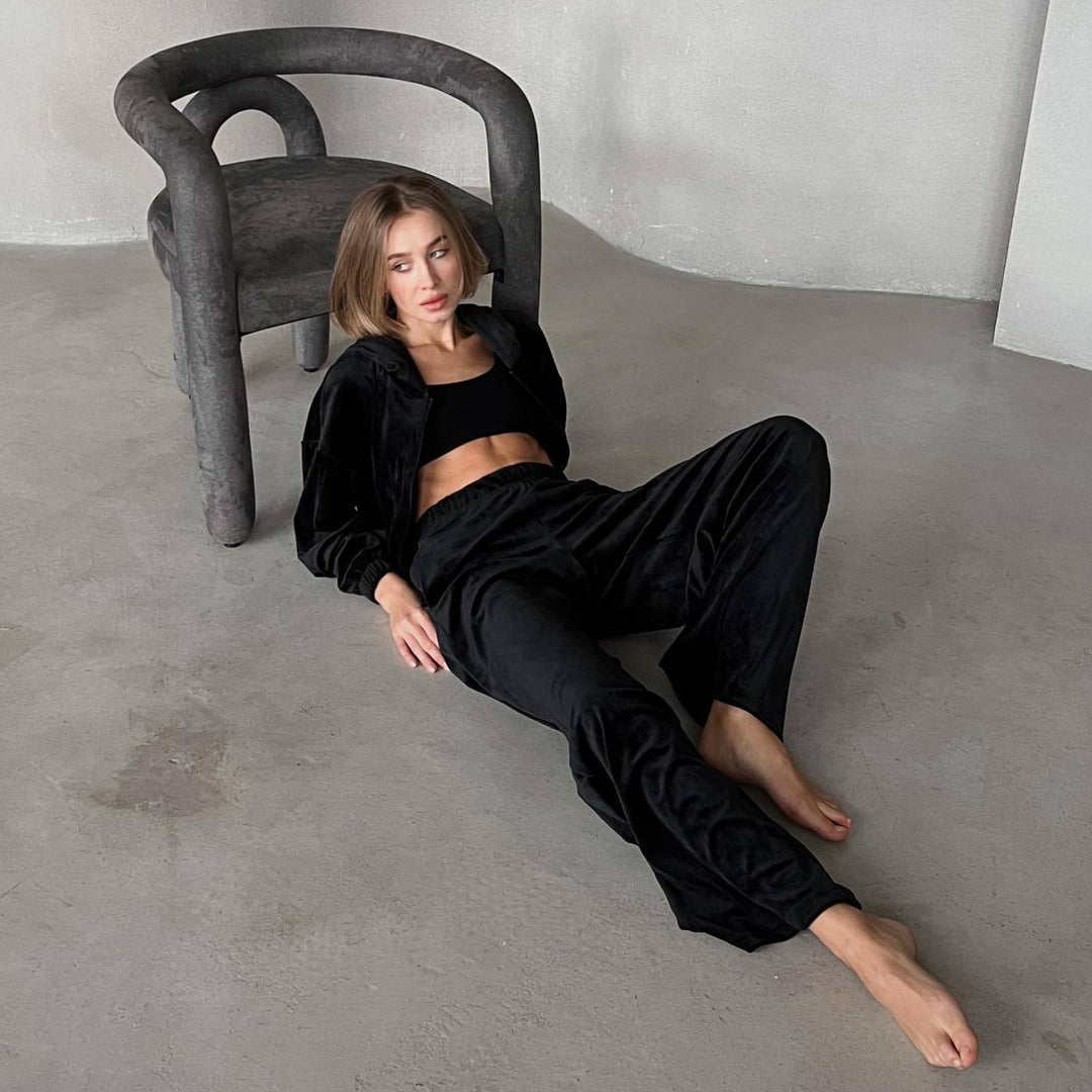 Damen sportliches Velours-Loungewear-Set mit praktischer Kapuze und elastischen Bündchen Heidi-Mode