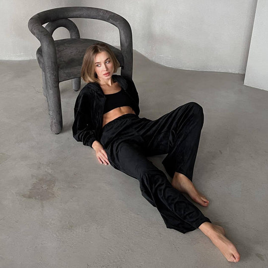 Damen sportliches Velours-Loungewear-Set mit praktischer Kapuze und elastischen Bündchen Heidi-Mode