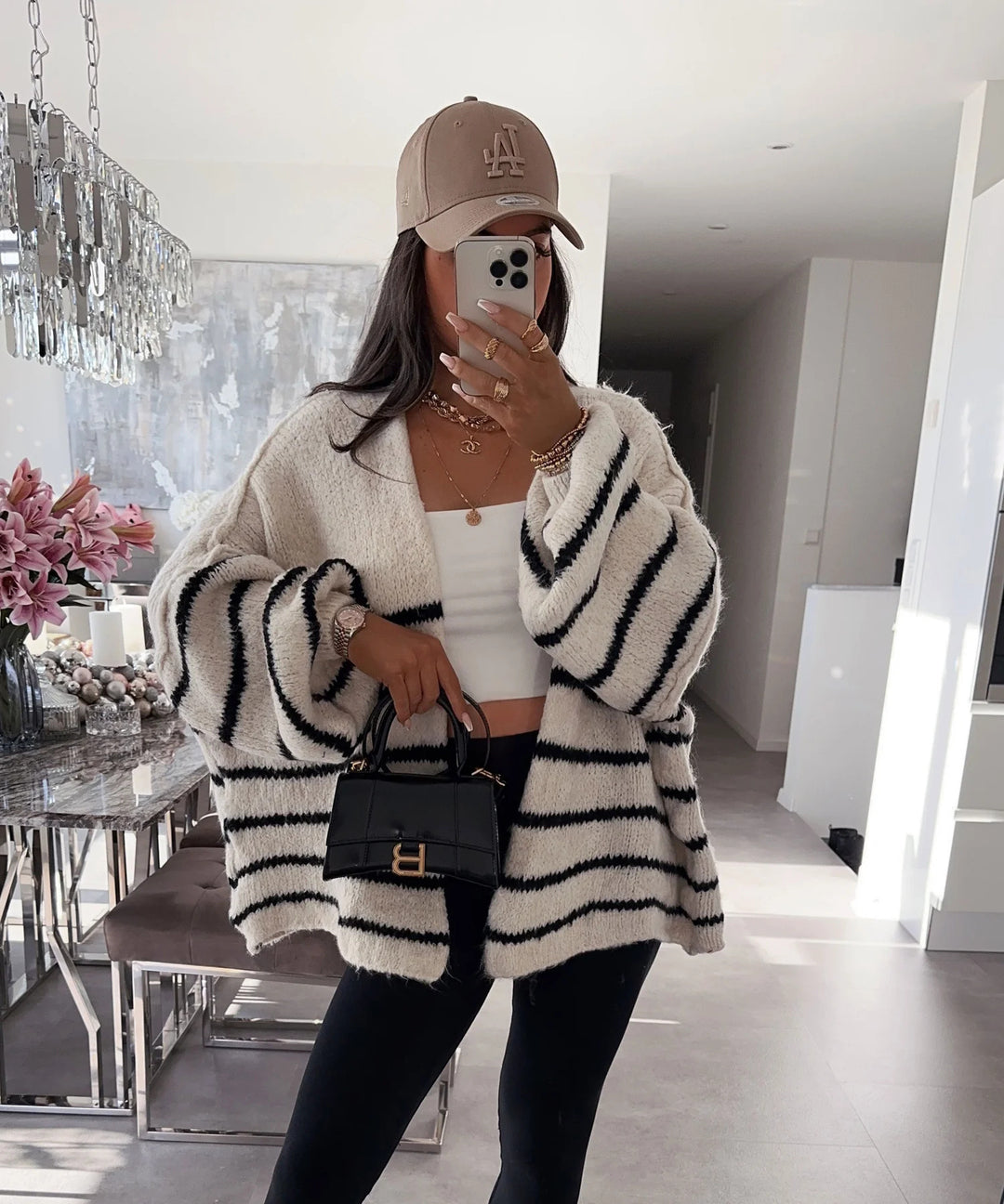 Damen Strickjacke mit voluminösen Ärmeln und modischen Streifen Heidi-Mode