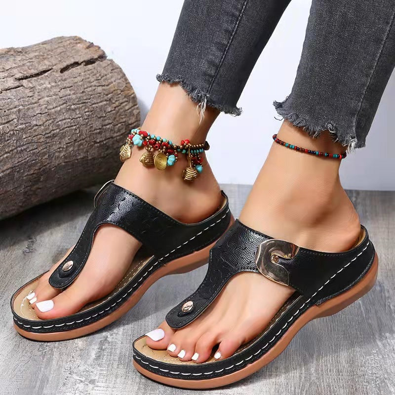 Damen Fußbett Sandalen mit geschwungenem Riemen und dekorativem Schnallenakzent Heidi-Mode