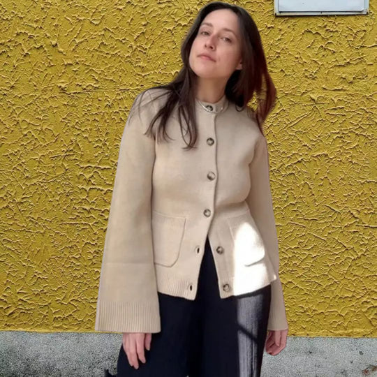 Damen Strickjacke mit eleganten Knöpfen und modernen Taschen Heidi-Mode