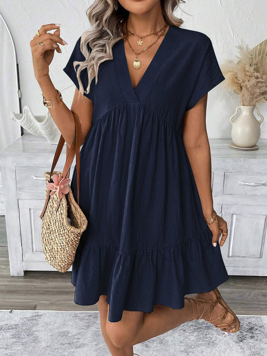 Damen kurzes Sommerkleid mit tiefem V-Ausschnitt und Rüschensaum Heidi-Mode