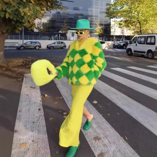 Damen auffällige Kunstpelzjacke mit innovativem Karomuster und kurzem Schnitt Heidi-Mode