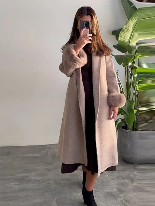 Damen Eleganter Wollmantel mit luxuriösen Pelzärmeln Heidi-Mode