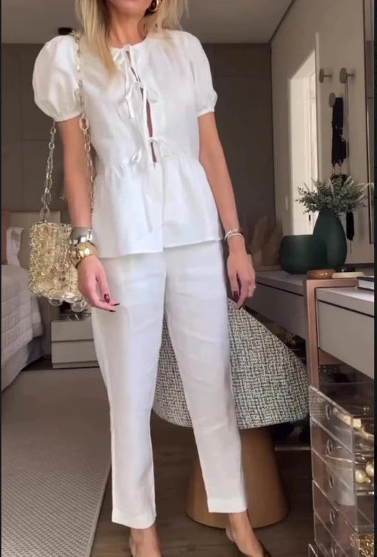 Damen entspannte Leinenhose mit passendem Oberteil und Rüschendetails Heidi-Mode