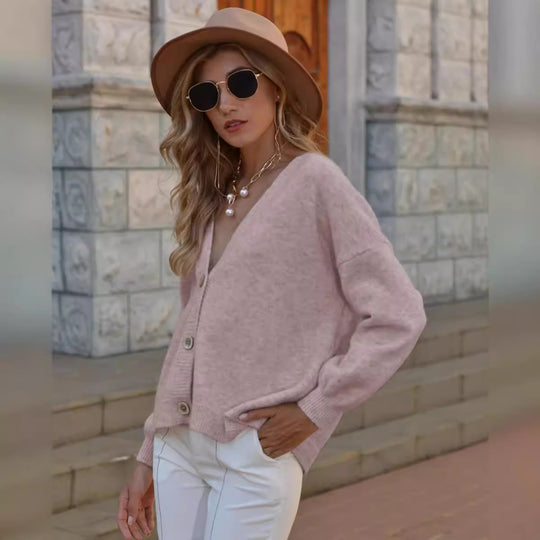 Damen Grobstrickcardigan mit lässigem V-Ausschnitt und dekorativen Knopfdetails Heidi-Mode