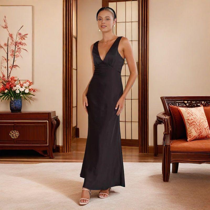 Damen Maxikleid aus Satin mit verstellbaren Trägern Heidi-Mode
