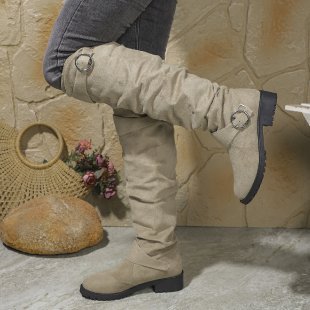 Damen Overknee-Stiefel aus weichem Wildleder mit dekorativem Schnallen-Detail Heidi-Mode