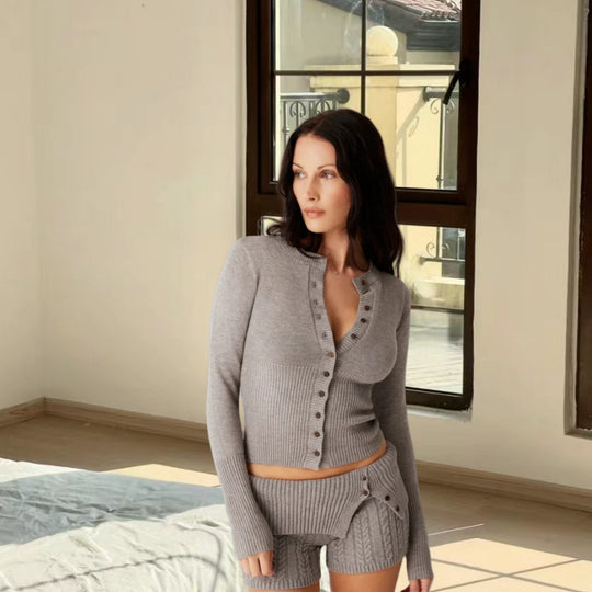 Damen Strick Set mit Knopfdetails und kurzem Schnitt Heidi-Mode