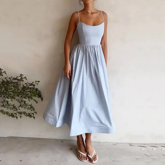 Heidi Mode | Einfarbiges Kleid mit U-Ausschnitt und Strapsen