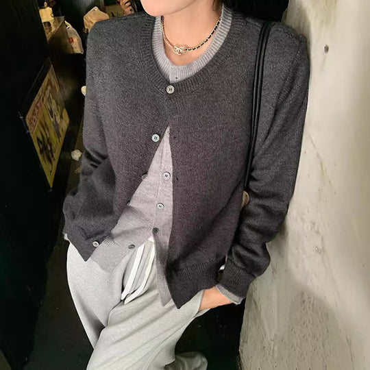 Damen Strickcardigan mit Rundhalsausschnitt und Knopfdetail Heidi-Mode