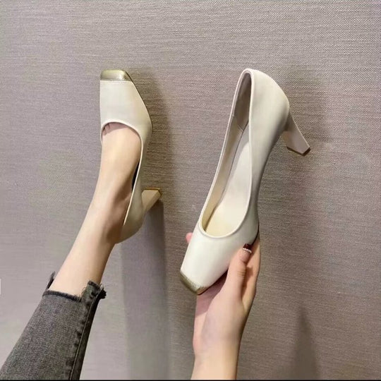 Damen Elegante und bequeme Pumps mit goldener Akzentverzierung Heidi-Mode