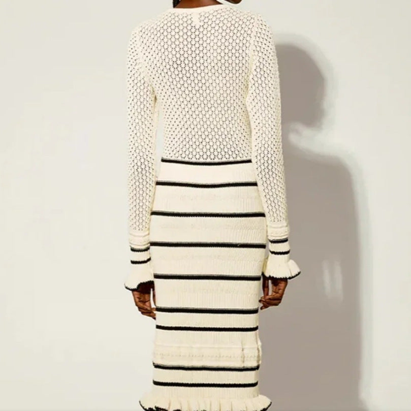 Damen Strickmaxikleid mit raffiniertem Lochmuster und kontrastierendem Streifen Heidi-Mode