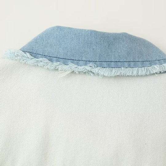 Damen cropped Denimjacke mit kontrastierenden Taschen und fransigem Saum Heidi-Mode