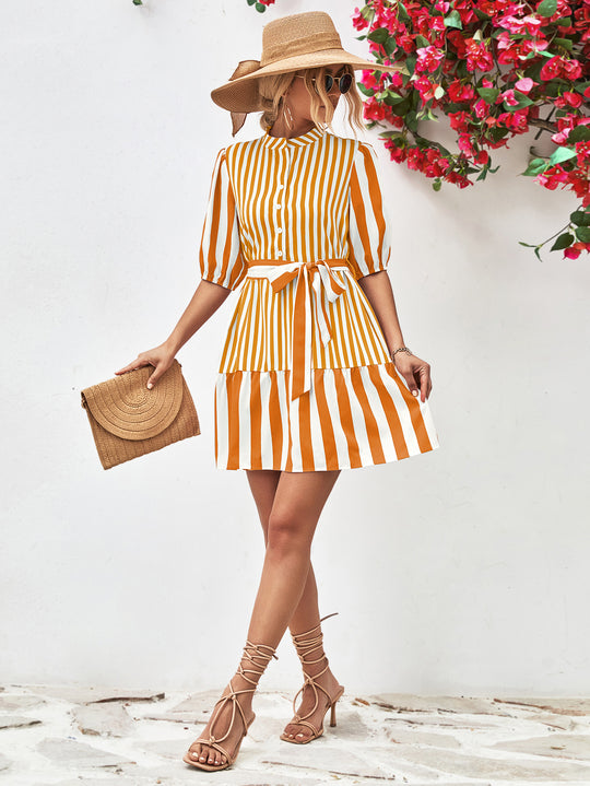 Damen gestreiftes Cocktailkleid mit voluminösen Ärmeln und tailliertem Gürtel Heidi-Mode