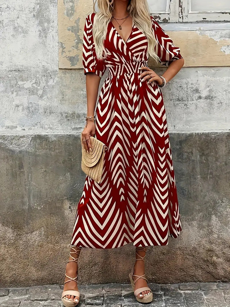 Damen Langes Wickelkleid mit modernem Muster und Rüschendetails Heidi-Mode