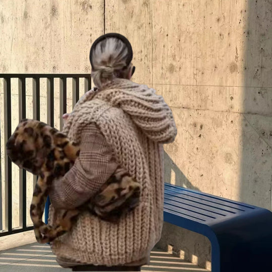 Damen Grobstrick-Hoodiejacke mit oversized Passform und tiefem Kragen Heidi-Mode