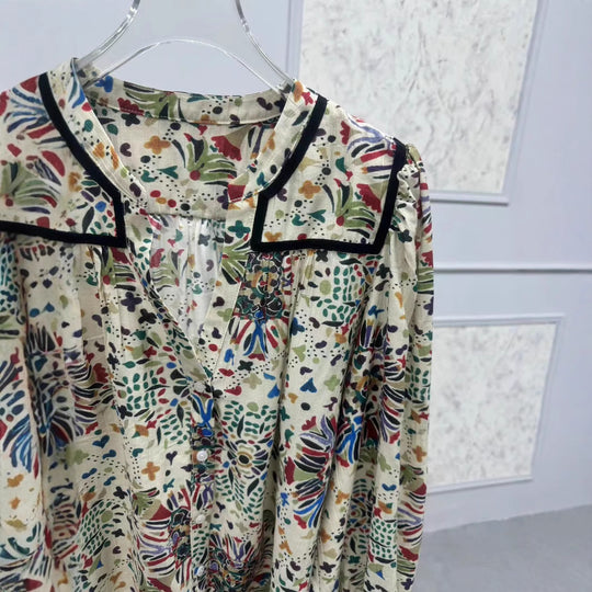 Damen Bluse mit aufwendigem Blumenmuster und eleganten Akzenten Heidi-Mode