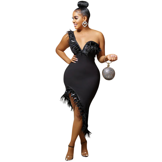 Damen Figurbetontes Abendkleid mit asymmetrischem Schnitt und eleganten Federdetails Heidi-Mode
