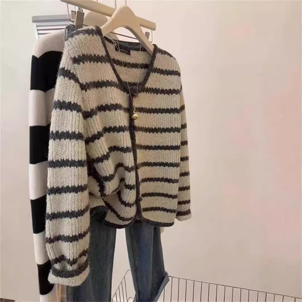 Damen Strickjacke im Boho-Stil mit Knopfleiste und breiten Ärmel Heidi-Mode