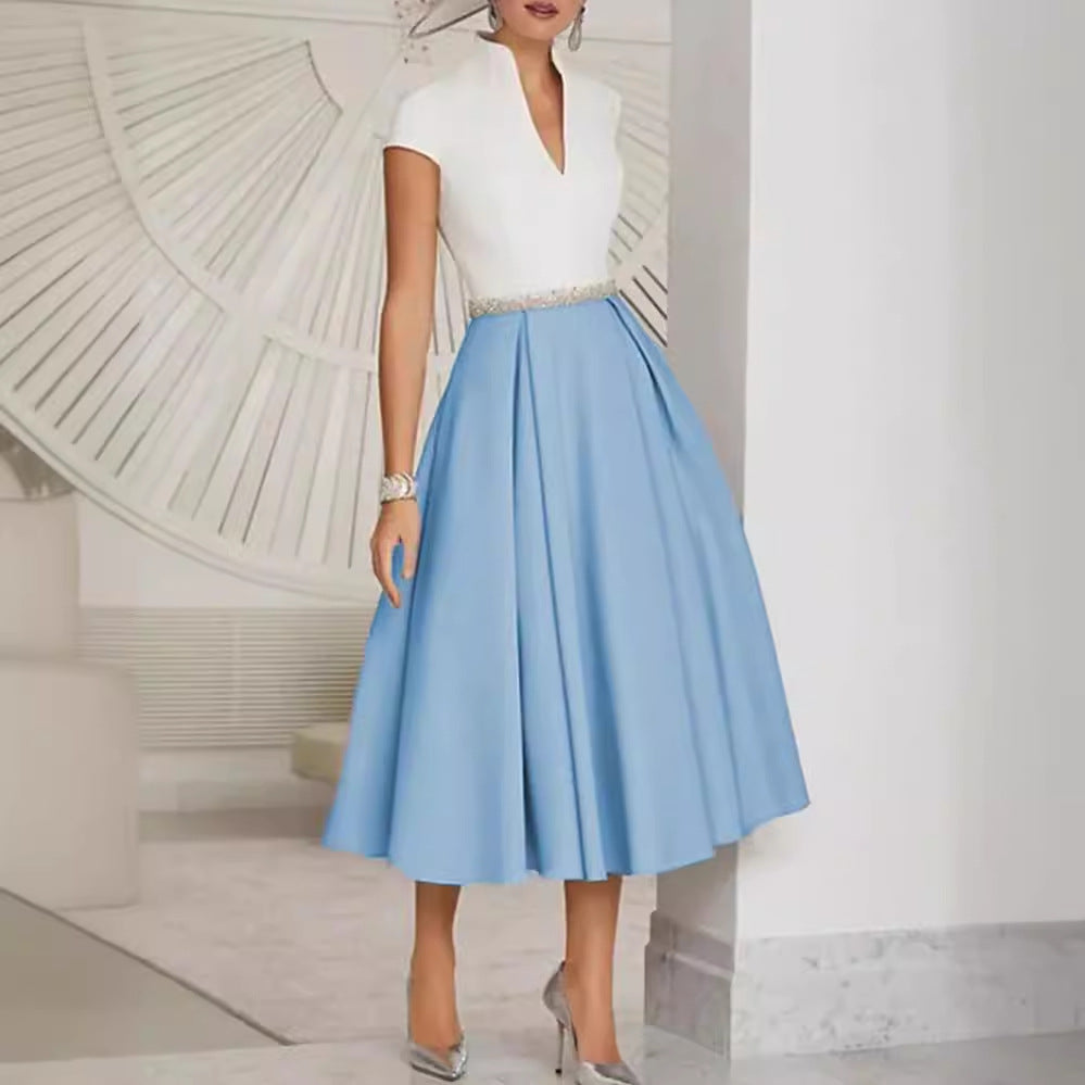 Damen Etuikleid mit hochgeschlossenem Kragen und schwingendem Rock Heidi-Mode