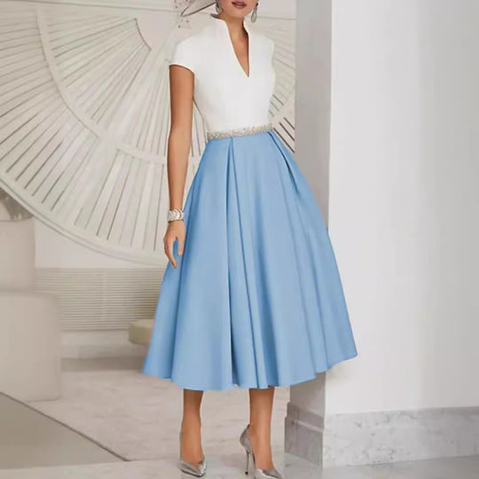 Damen Etuikleid mit hochgeschlossenem Kragen und schwingendem Rock Heidi-Mode