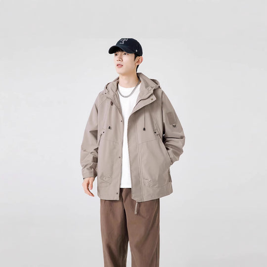 Herren Windbreaker-Jacke mit verstellbarem Kapuzenkragen und praktischen Taschen Heidi-Mode