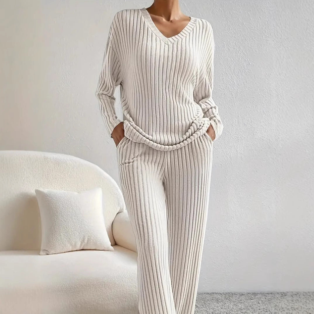 Damen lässiger Strickanzug mit V-Ausschnitt und praktischen Taschen Heidi-Mode