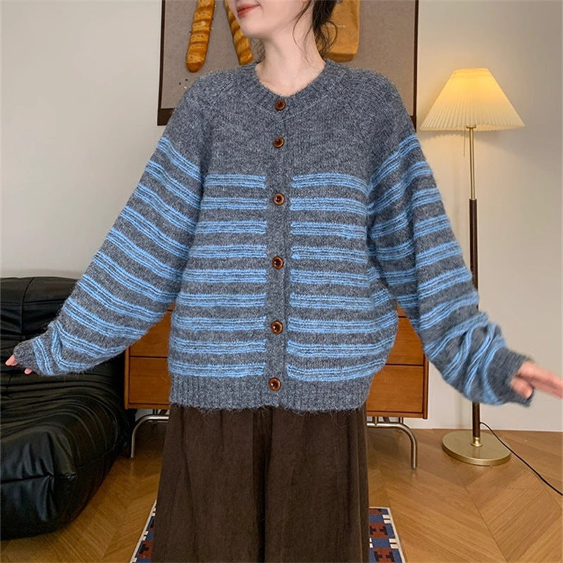 Damen Grobstrickjacke mit modernen Streifen und Knopfdetails Heidi-Mode