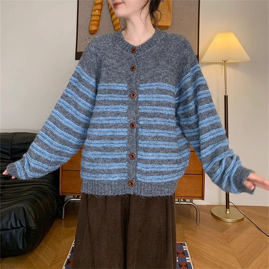 Damen Grobstrickjacke mit modernen Streifen und Knopfdetails Heidi-Mode