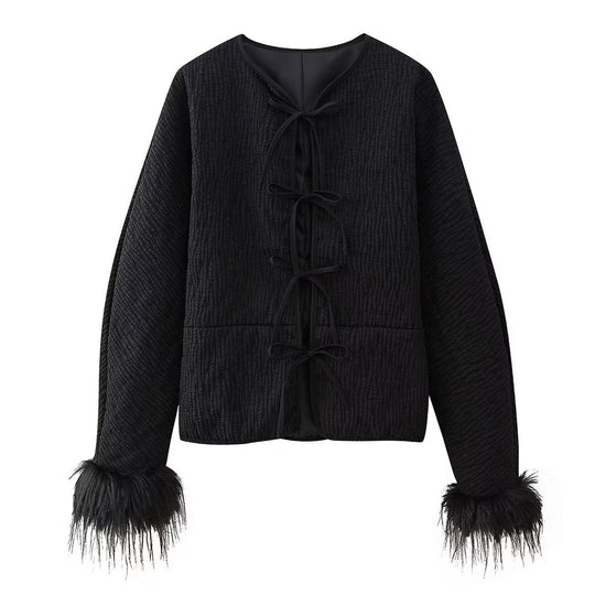 Damen modische Steppjacke mit raffiniertem Bindegürtel und eleganten Fuchsfell-Ärmeln Heidi-Mode