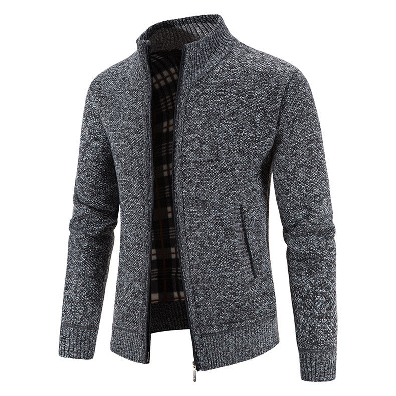 Herren Strickjacke mit modernem Stehkragen und praktischen Taschen Heidi-Mode