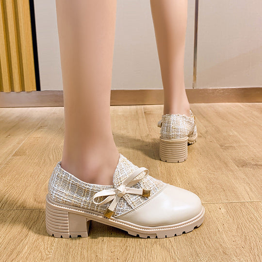 Heidi-Mode | Das elegante Paar bunter Schuhe mit Schleife