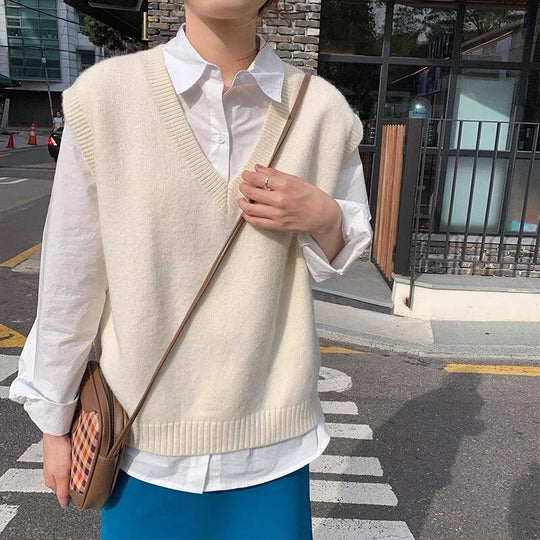 Damen Elegante Strickweste im Relaxed Fit mit V-Ausschnitt und feinen Details Heidi-Mode