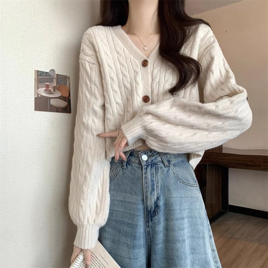 Damen kuscheliger Strickcardigan mit V-Ausschnitt und großen Knöpfen Heidi-Mode