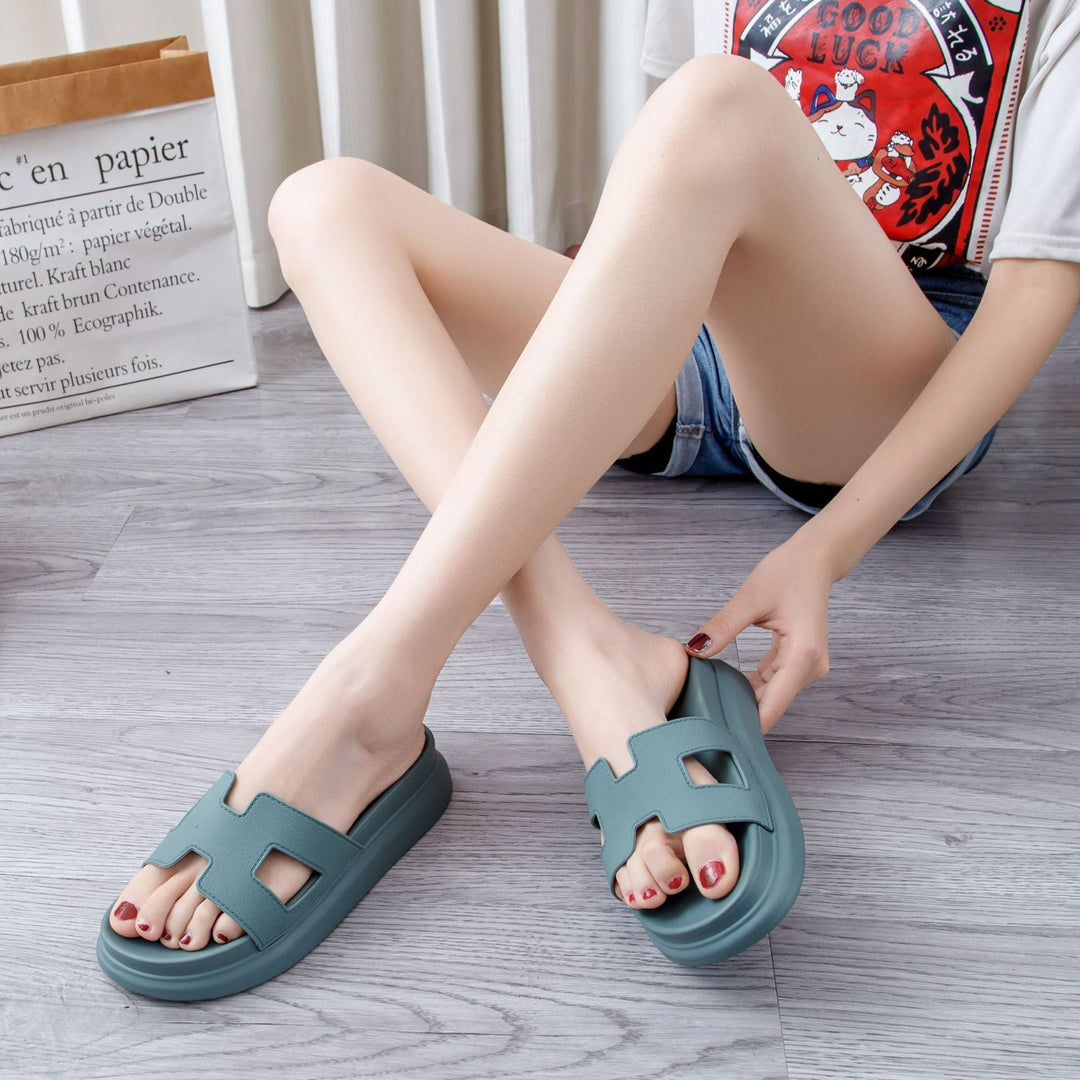 Heidi-Mode | Sandalen mit Stil und Komfort
